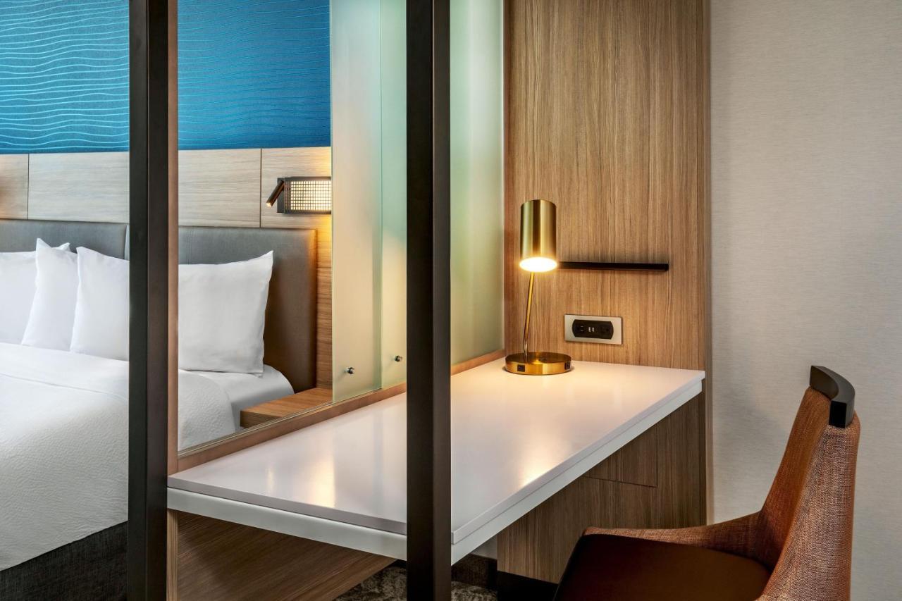 Springhill Suites By Marriott Boston Logan Airport Revere Beach Exterior foto